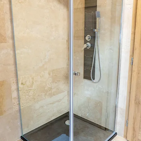 Svaty Krystof בית הארחה 3*